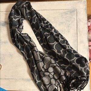 Elegant Black and Gray Patterned Scarf